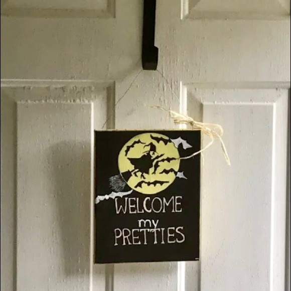 WELCOME MY PRETTIES! HALLOWEEN DECOR, door decor - Picture 2 of 2